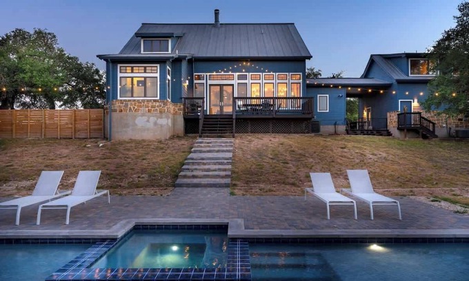 Dripping Springs Casa | Luxurious Lake Park House: Sleeps 25, Pool, Hot-tub, Firepit and Game Room!