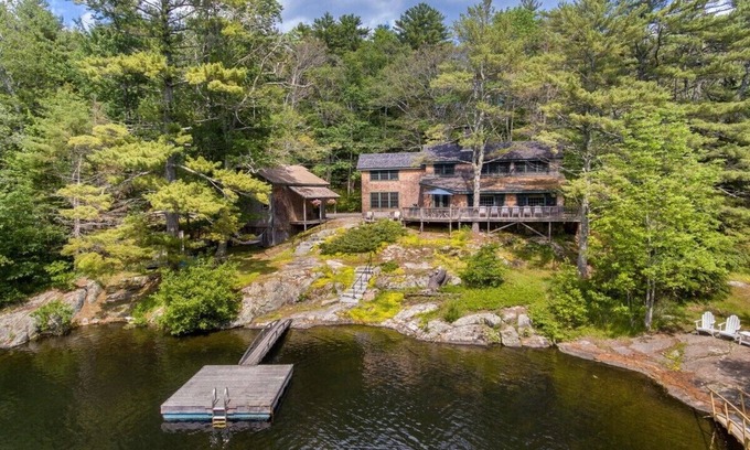 Camden Casa | Lujosa casa del lago Maine en Megunticook Lake en Camden, ¡el mejor alquiler en el lago!