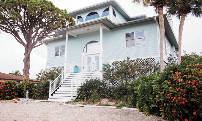 Grove City Casa | Luxurious Large Home on Gulf of Mexico w/Private 30' Dock