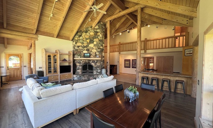 Sun Valley Cabina | Luxurious Log Home Retreat