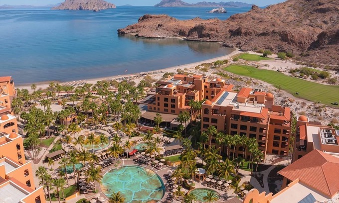 Loreto Apartamento | Luxurious Loreto Getaway: Serene Views & Premium Comfort Await