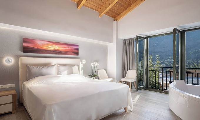 Kournas Casa | Luxurious love nest with whirlpool and heated pool