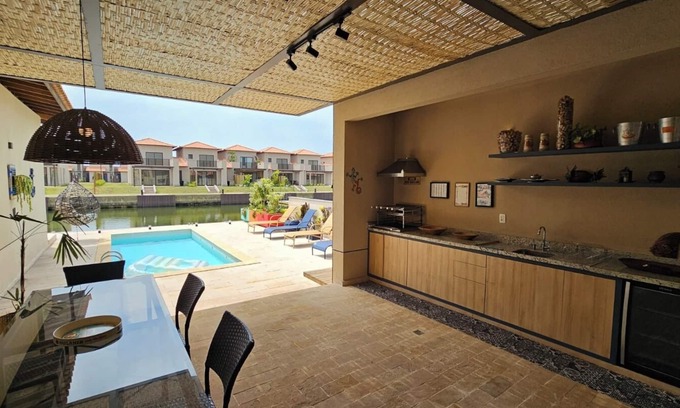 Marina Casa | Refugio Lujoso con Marina y Muelle de 55 Pies
