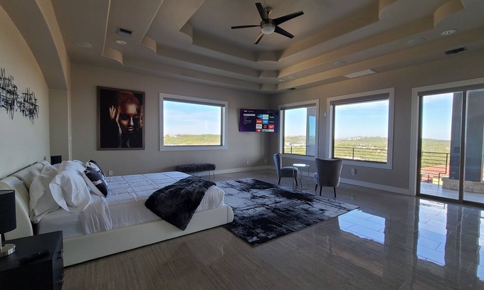 Cielo Vista Casa | Luxurious mansion with 7 spacious master suites and gorgeous views