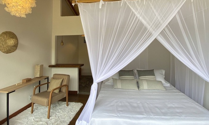 Itamonte Casa | Luxurious master suite amidst lush nature in the Mantiqueira mountains