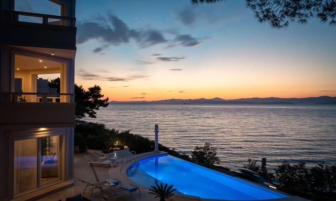 Sutivan Villa | Luxurious Mediterranean Villa With Emerald Water