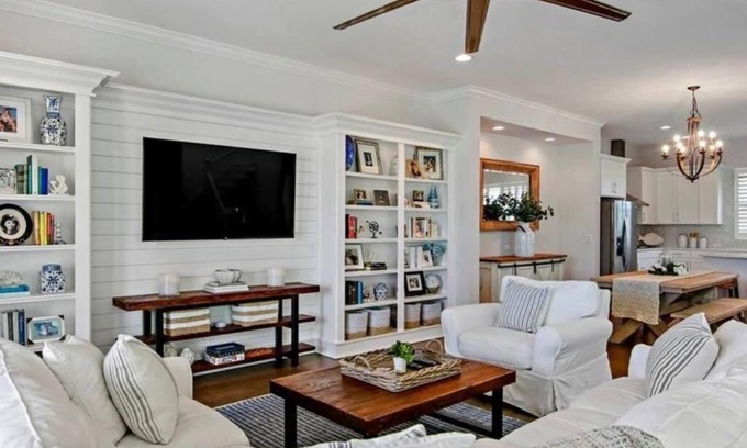 Redington Beach Casa | Luxurious Modern Townhouse right across beach! Table Tennis