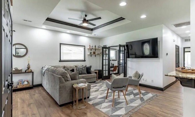 Elizabethtown Casa | ✸ Luxurious, Modern 3 BR only 1.8mi from Etown Sports Park ✸