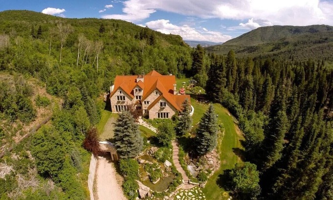Midway Casa | Luxurious Mountain Retreat with Pool