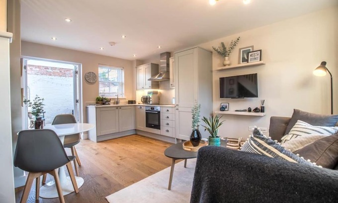 Wivenhoe Casa | Luxurious newly built cottage in central Wivenhoe