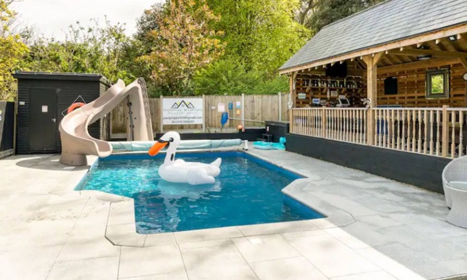Deal Casa | Luxurious oasis relax 32° pool Jacuzzi Games bar