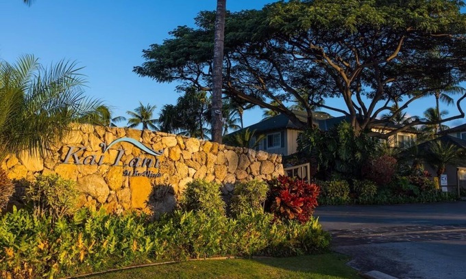 Ko Olina Casa | Luxurious Ocean View Condo - Steps from the beach! sleeps 6- 3 bedroom- 2 bath