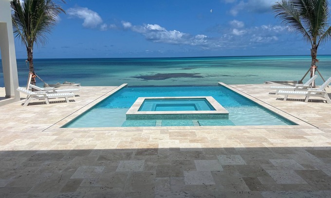 Alice Town Casa | Luxurious Oceanfront 8-bedroom estate with private beach in Bimini Bahamas