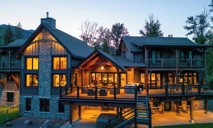 East Kootenay Chalet De Esquí | Luxurious, Off-Grid Lodge, Nestled in the Rockies