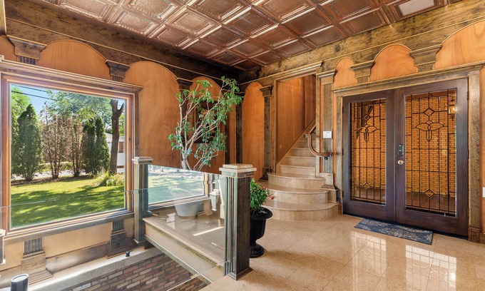 Grosse Ile Casa | Luxurious Private Pool & Hot Tub!