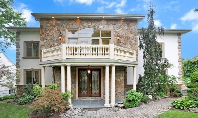 Teaneck Casa | Luxurious Private 6 bed Home 15 minutes from NYC