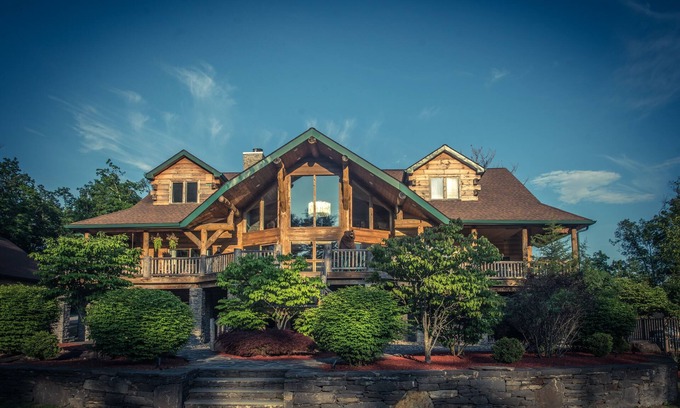 Saugerties Casa | Lujoso, privado Mtn Estate- Cerca de Woodstock en 14 acres con piscina y jacuzzi