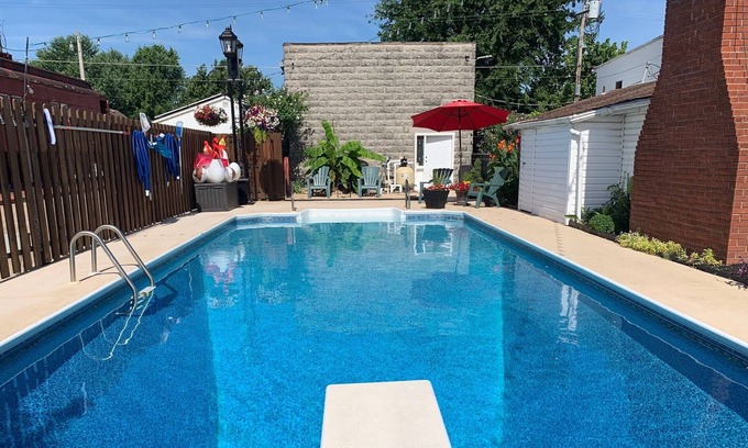 Joplin Casa | Luxurious private spacious cottage