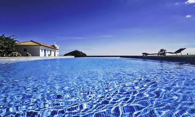 Vila Franca do Campo Villa | Lujosa casa de huéspedes junto al mar con una piscina compartida y una vista impresionante