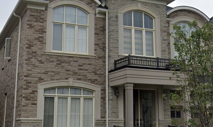 Brampton Apartamento | luxurious residence characterized by high-quality materials.