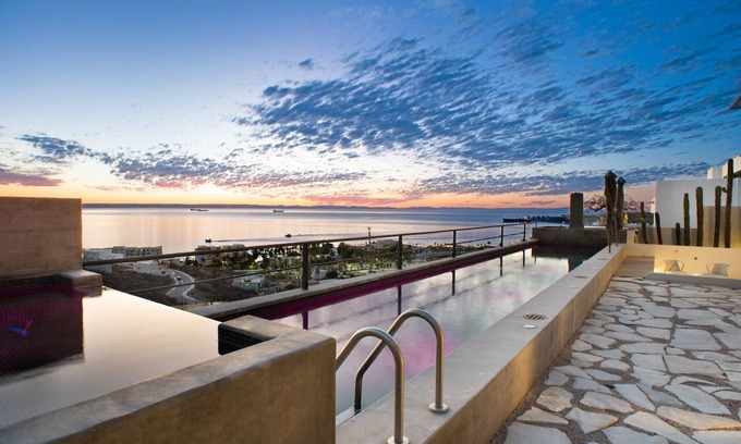 La Paz Villa | Luxurious Residence with Panoramic Views to the Sea of Cortés