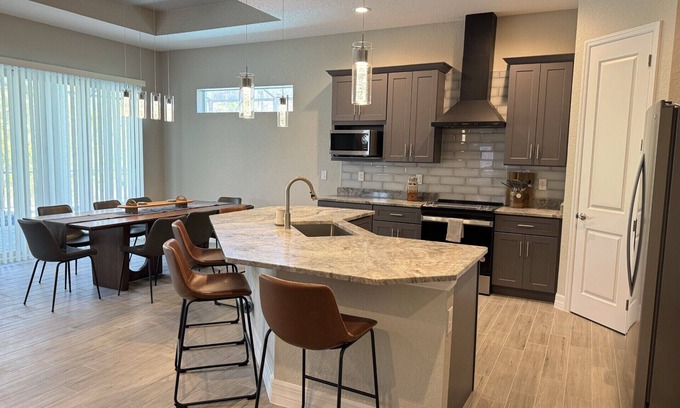 Long Meadow Casa | Luxurious Retreat 4BR/3.5 BA Heated pool/spa