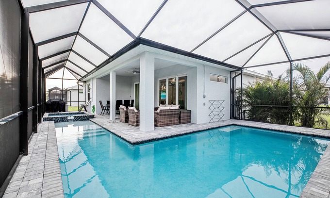 Long Meadow Casa | Luxurious Retreat 4BR/3.5 BA Heated pool/spa