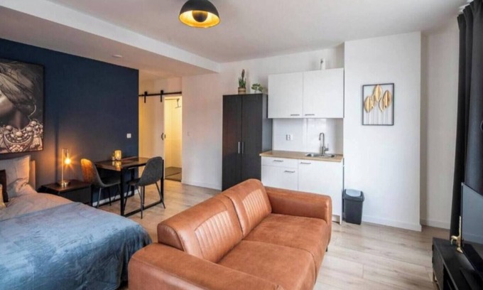 Tilburg Casa | Habitación lujosa, baño recién renovado, uso gratuito de cocina y lavadora, y fácil acceso a la univ