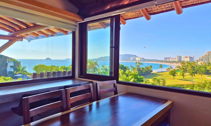 Ixtapa Complejo | ¡Lujosa Residencia Frente Al Mar con Jacuzzi Privado y Vista Increíble!