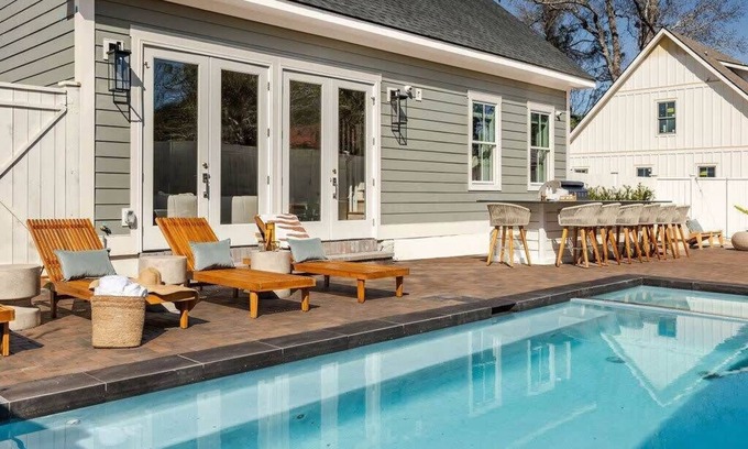 Thunderbolt Casa | Luxurious Savannah Homes | Heated Pool
