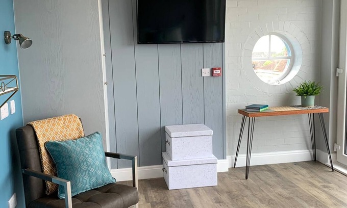 Gorleston-on-Sea Casa | Luxurious Sea-view Retreat - Cliff Cottage