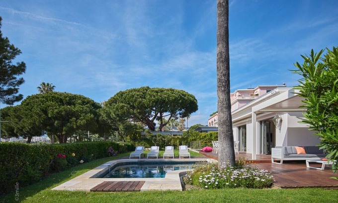 Pointe Croisette Villa | Luxurious Seaside Villa with Pool & Sea View by Plage du Midi