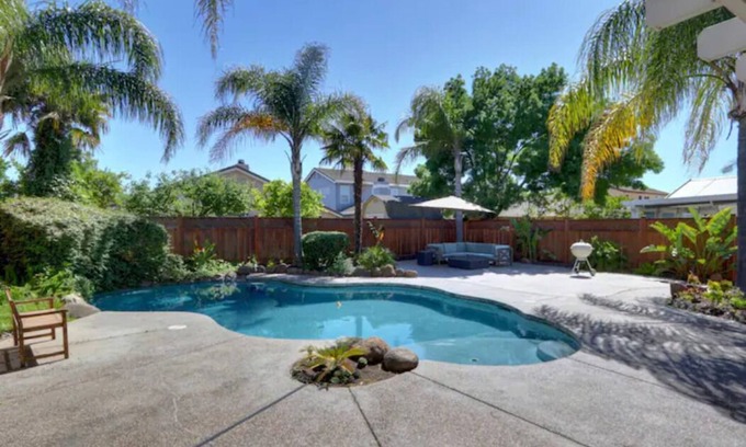 Elk Grove Casa | Luxurious spa-like oasis with pool, 4bdr/ 3br