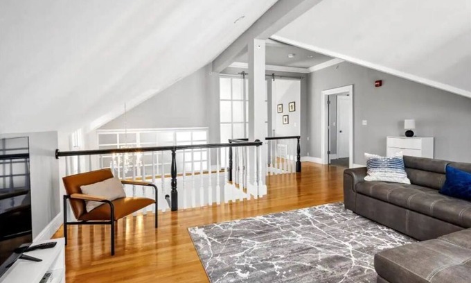 Dorchester Casa | Luxurious Spacious 3BD/2.5BA Condo w/Garage & Pool