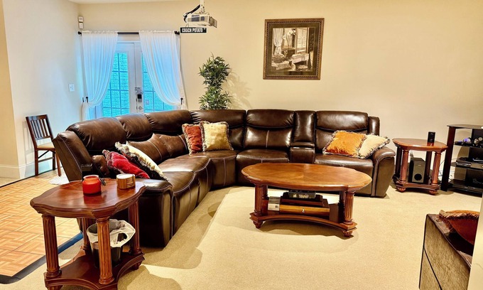 Clifton Apartamento | Luxurious spacious suite w. private entrance 2 bedrooms f. bath f. kitchen gym!