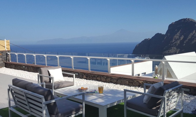 Hermigua Villa | Lujosa y espaciosa villa con impresionantes vistas al mar.