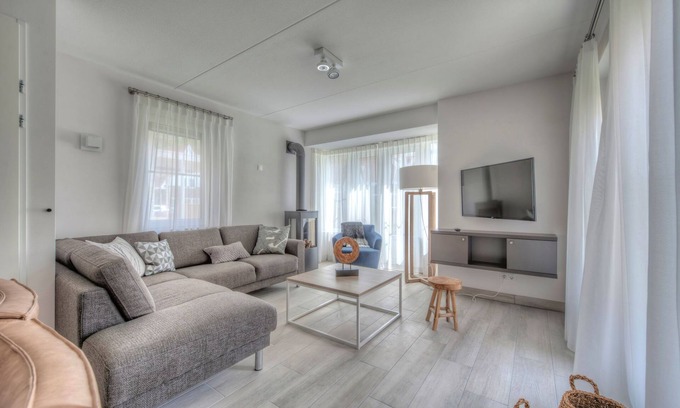 Koudekerke Villa | Luxurious stately villa with 3 bathrooms, 1km from the beach
