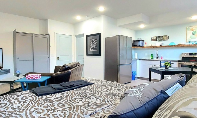Grande Prairie Apartamento | Luxurious Studio Haven - Newly Renovated for Your Comfort! 🌟