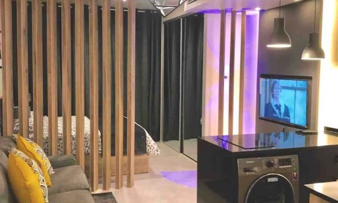 Al Swaifyeh Apartamento | Luxurious studio 13 mins to downtown - few steps to great foods, cafes, shops