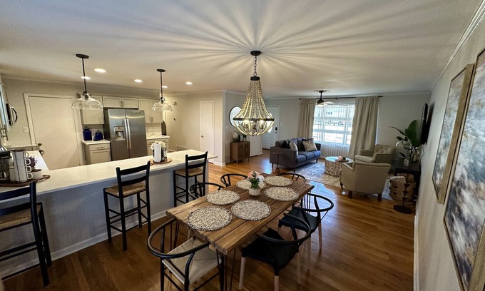Northeast Raleigh Casa | Luxurious-Stylish Modern Home Close to Downtown Raleigh!