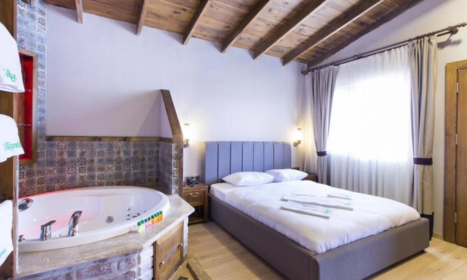 Orhangazi Casa | Luxurious Suits Surrounded by Nature with Jacuzzi & Shared Pool in Bursa