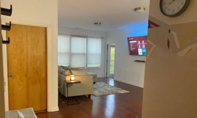 West End Condominio | Luxurious top floor 2 bed/ 2 bath condo