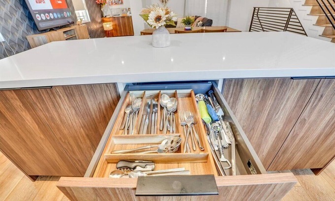 Sherman Oaks Apartamento | Luxurious Townhome