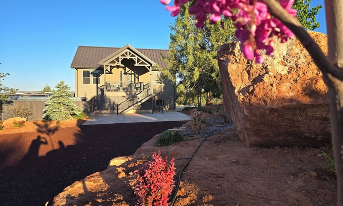 Apple Valley Casa | Luxurious-unique-tranquil Retreat. By Zion'sPark-GrandCanyon-Hike/Bike/Relax