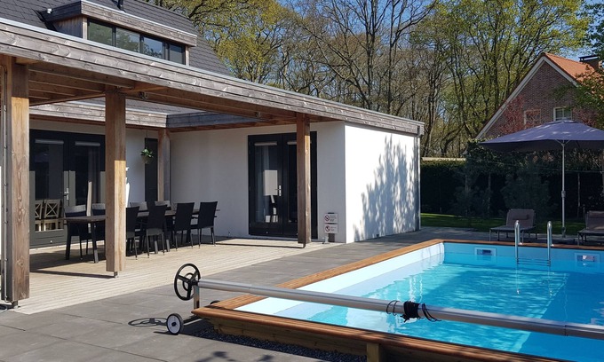 Oostkapelle Casa | Luxurious vacation villa for 10 people with heated pool and sauna in a dream location
