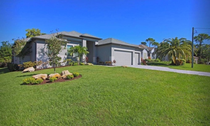 White Marsh Casa | Luxurious Vacation Home on Long Marsh Golf Course 11th Green in Rotonda West