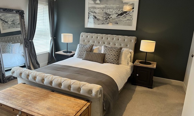 Bury St Edmunds Casa | Luxurious Victorian villa with parking, sleeps six