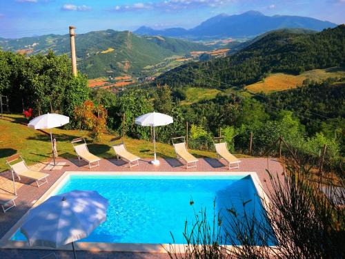 Acqualagna Villa | Luxurious Villa in Acqualagna with Swimming Pool