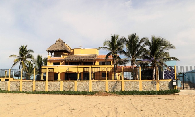 Isla Navidad Villa | Lujosa villa en la costa del Pacífico de México cerca de Manzanillo y Barra de Navidad