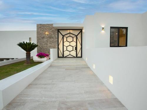 Cabo Bello Villa | Luxurious Villa spacious annd private steps frm Beach